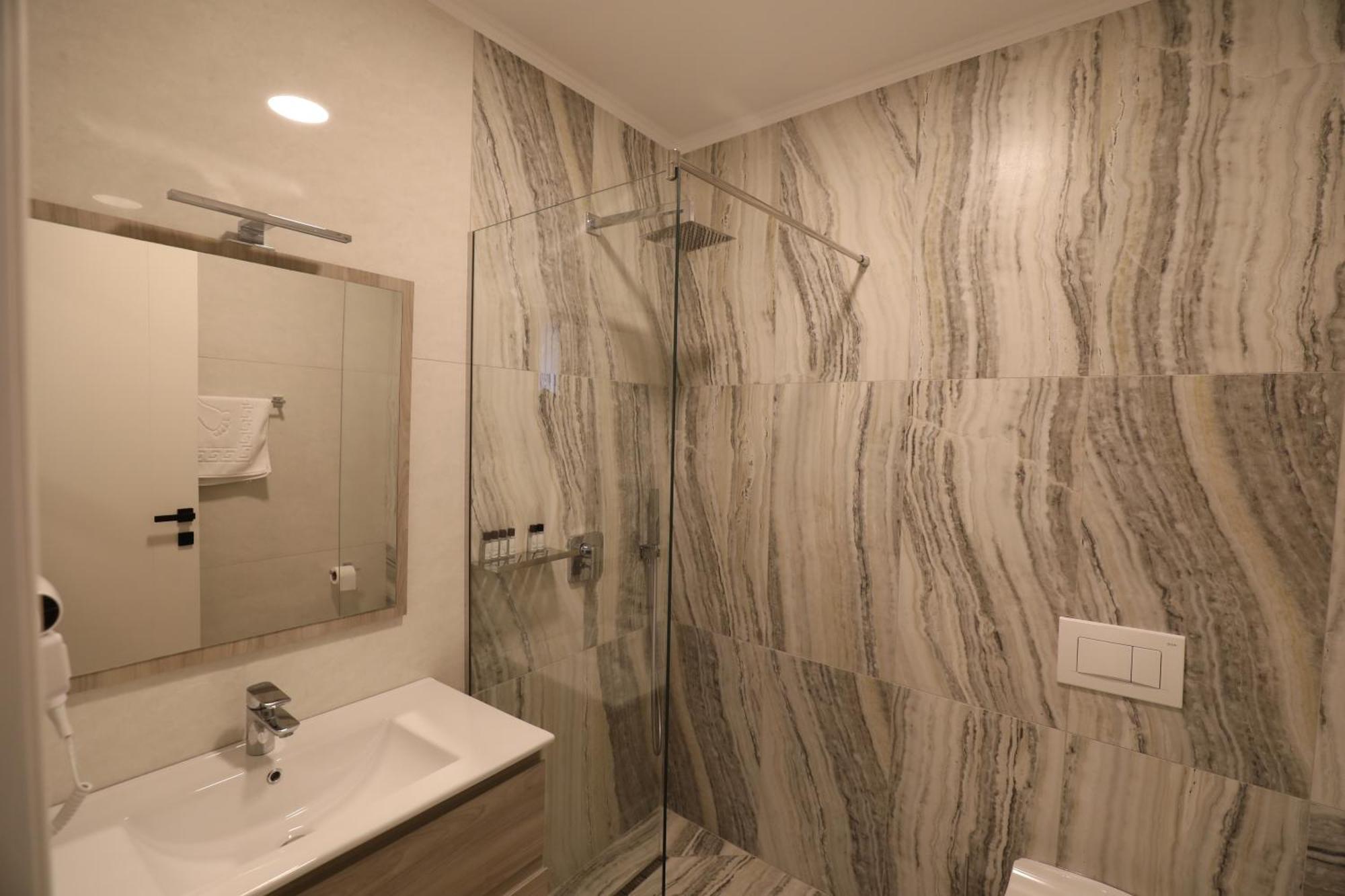 Dallga Suites Tushemisht Bagian luar foto